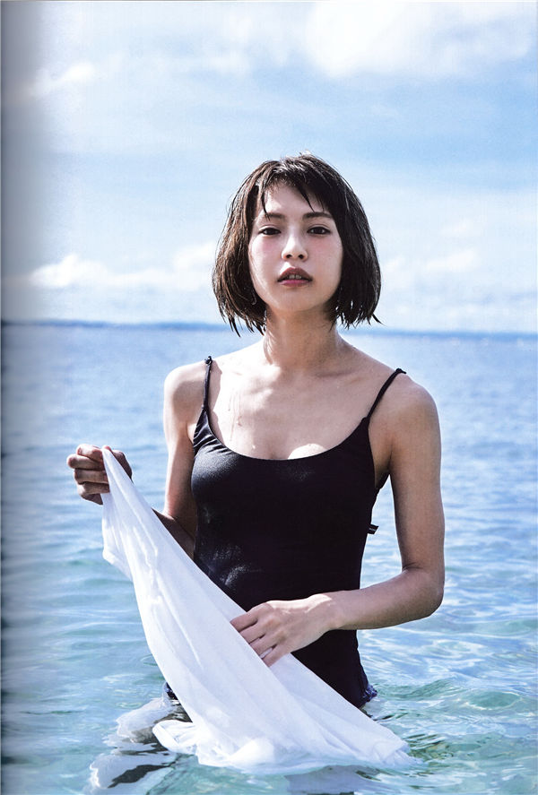 小野春菜写真集《SOMEWHERE》高清全本[128P] 日系套图-第2张