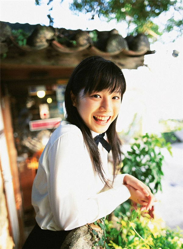 夏帆写真集《[YS Web] 2005.11 Vol.140 Kaho 夏帆 Original Smile-UNDERAGE!》高清全本[36P]
