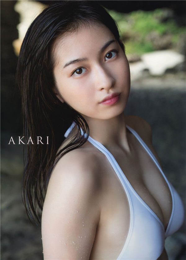 植村朱莉写真集《AKARI》高清全本[90P]