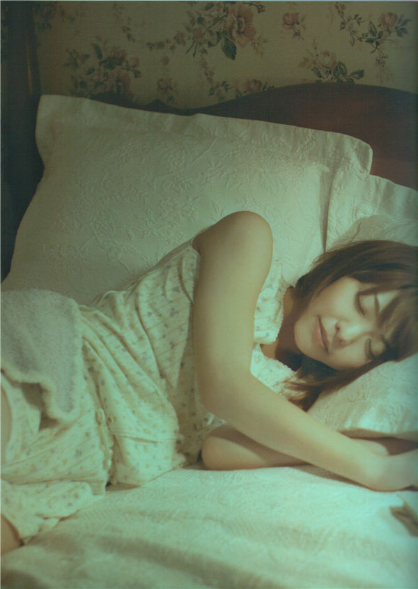 丰崎爱生1ST写真集《あきやすみ》高清全本[102P] 日系套图-第6张