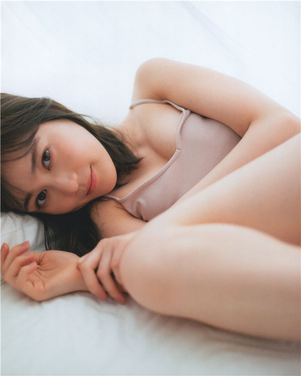 生田绘梨花写真集《生田絵梨花 乃木坂46卒業記念 メモリアルブック カノン》高清全本[145P] 日系套图-第4张