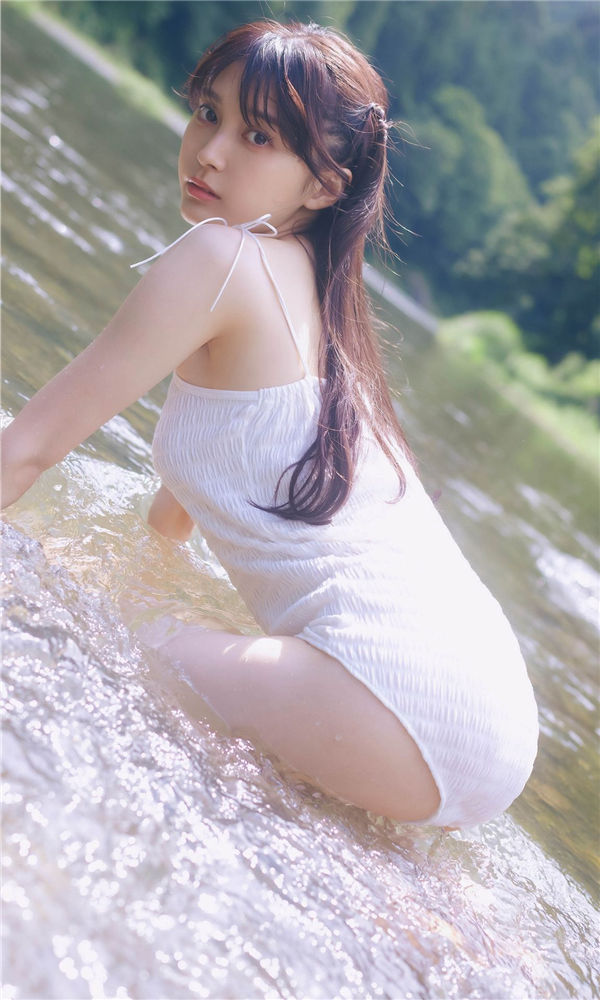 小山璃奈写真集《紅い花》高清全本[50P] 日系套图-第3张